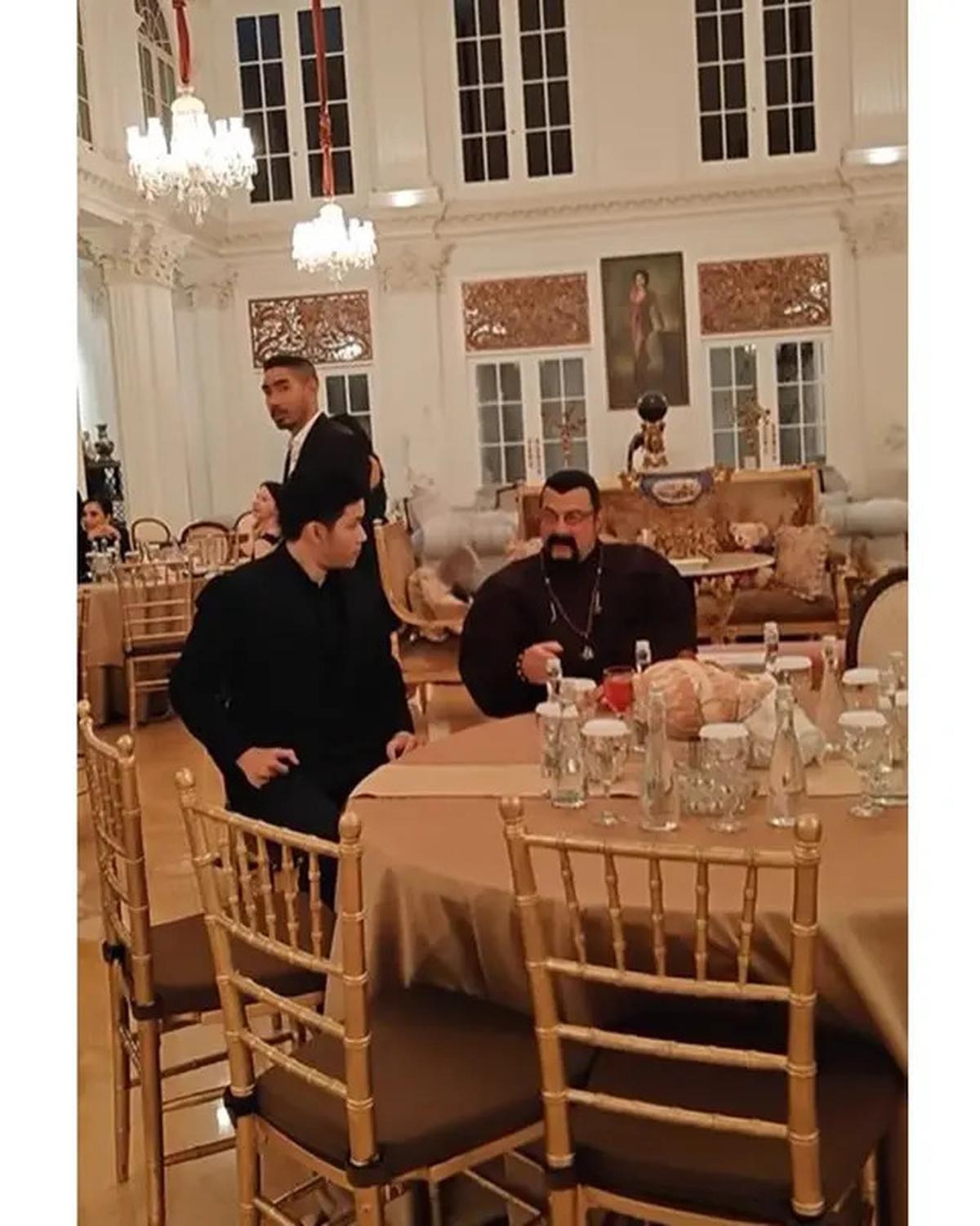 6 Potret Azka Corbuzier Bertemu Steven Seagal, Ngobrol Tentang Seni Bela Diri