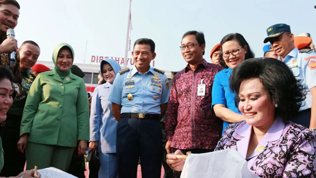 Pecahkan Rekor Muri, BRI Gelar Membatik Bersama Dharma Wanita Pertiwi