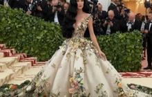 Tak Hadir di Met Gala, 8 Foto Katy Perry Yang Malah Viral Karena 'Kembarannya' di Red Carpet