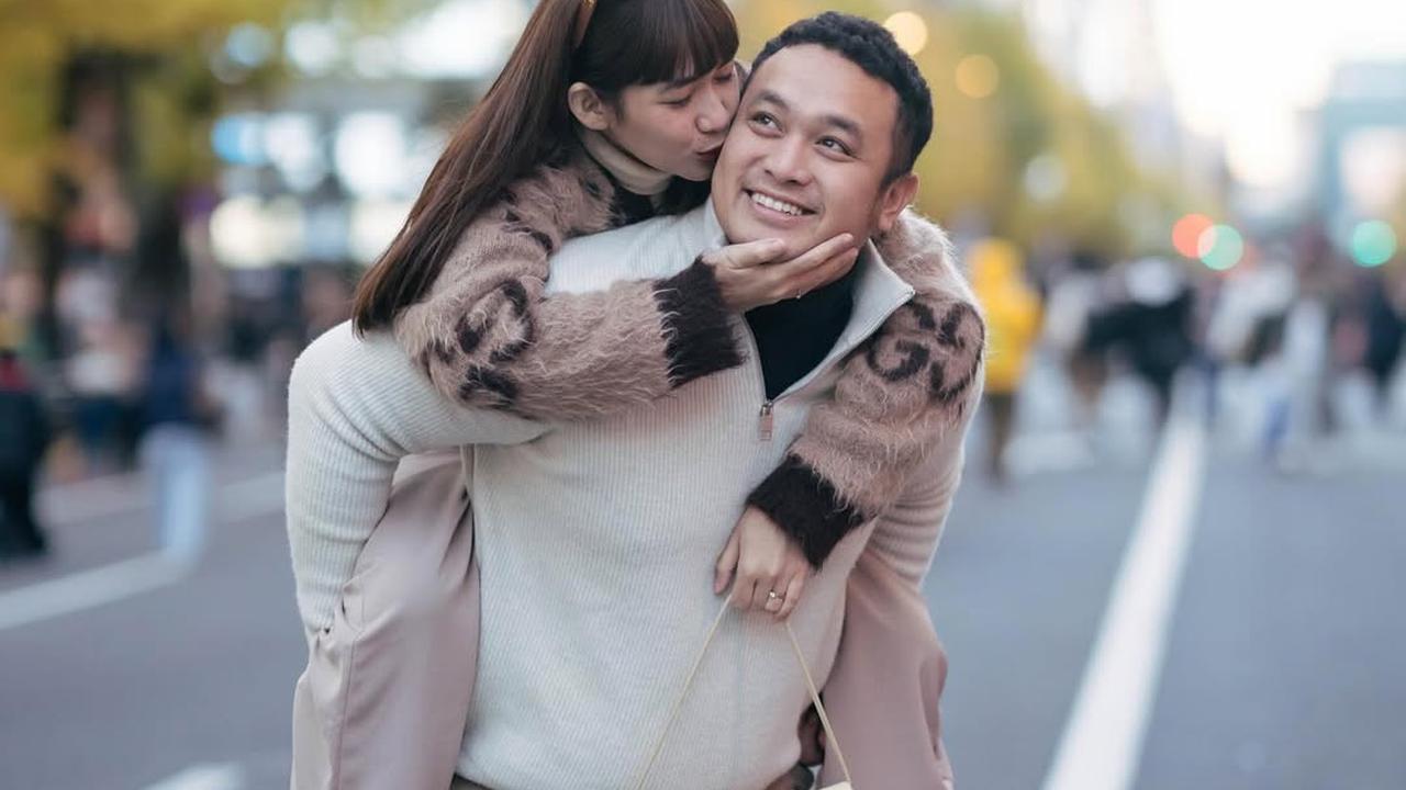Potret Gilang Dirga dan Adiezty Fersa Liburan ke Jepang Tanpa Anak, Sempat Nangis saat ke Bandara