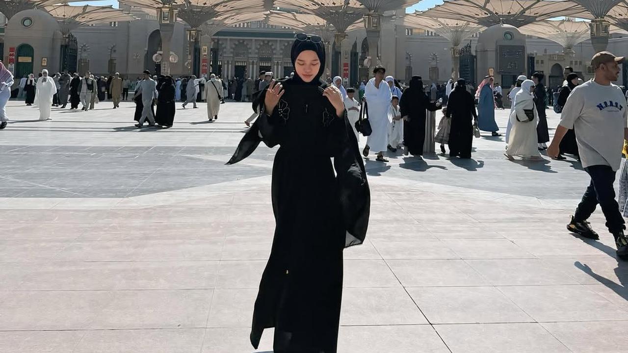 Disebut Makin Memesona, Ini Potret Penampilan Ummi Quary di Berbagai Momen dengan Berbagai Gaya Outfit
