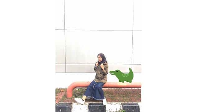 Wanita Ini Minta Fotonya Diedit Tidak Sendiri, 6 Hasilnya Kocak Banget