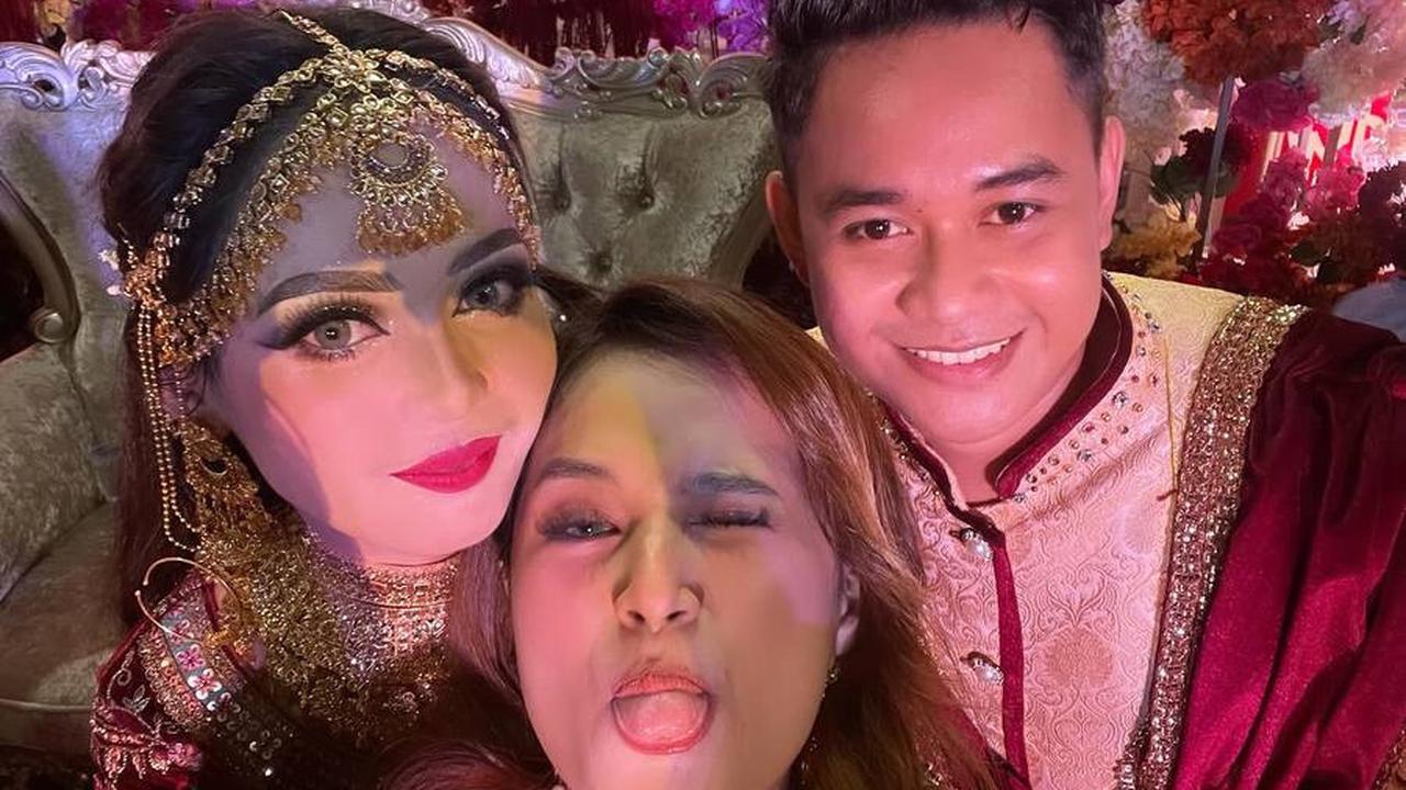 Tamu Undangan Kompak Tampil Dengan Kostum Bollywood
