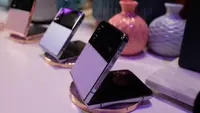 Penampakan Samsung Galaxy Z Flip 4 5G. (Liputan6.com/ Iskandar Muda)