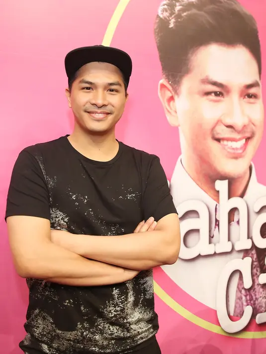 Tahun ini dirasa cocok untuk kembali menjalani rutinitasnya menjalani syuting. Setelah beberapa bulan, Glenn Alinskie vakum syuting, kini mulai menjalani syuting Cahaya Cinta. (Bambang E. Ros/Bintang.com)