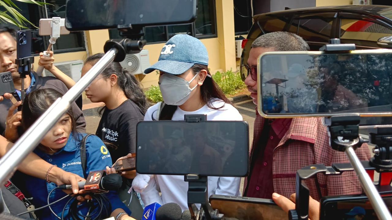 Sederet Bukti Ini Dibawa Nikita Mirzani Terkait Kasus Dugaan Aborsi Anaknya