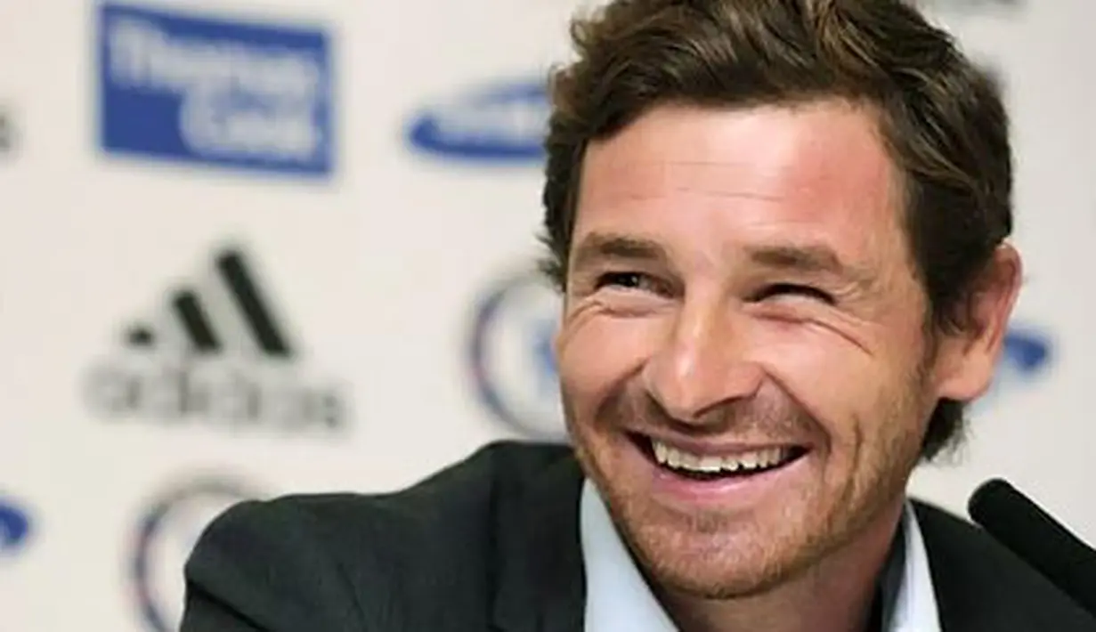 Andre Villas-Boas memberi keterangan pers pertama selaku manajer Chelsea di Stamford Bridge, London, 29 Juni 2011. AFP PHOTO/CARL COURT