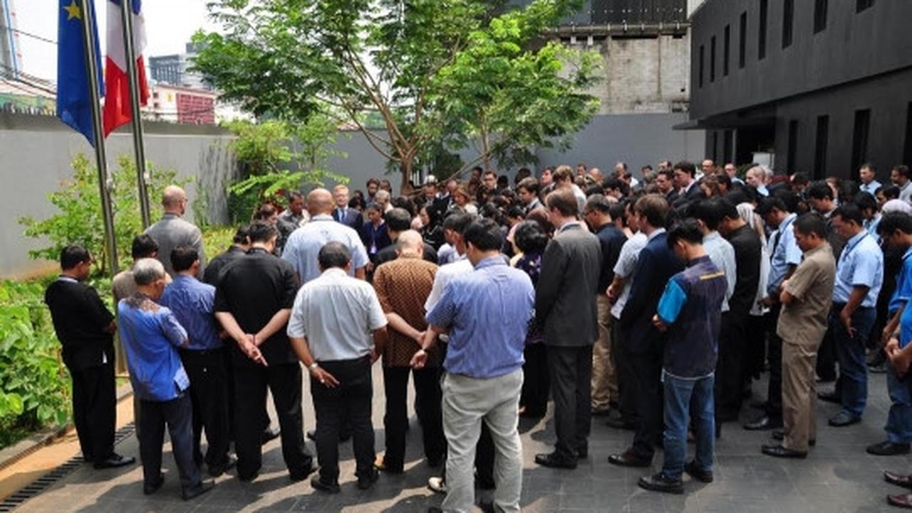 Serangan Paris, Kedubes Prancis di Jakarta mengheningkan cipta