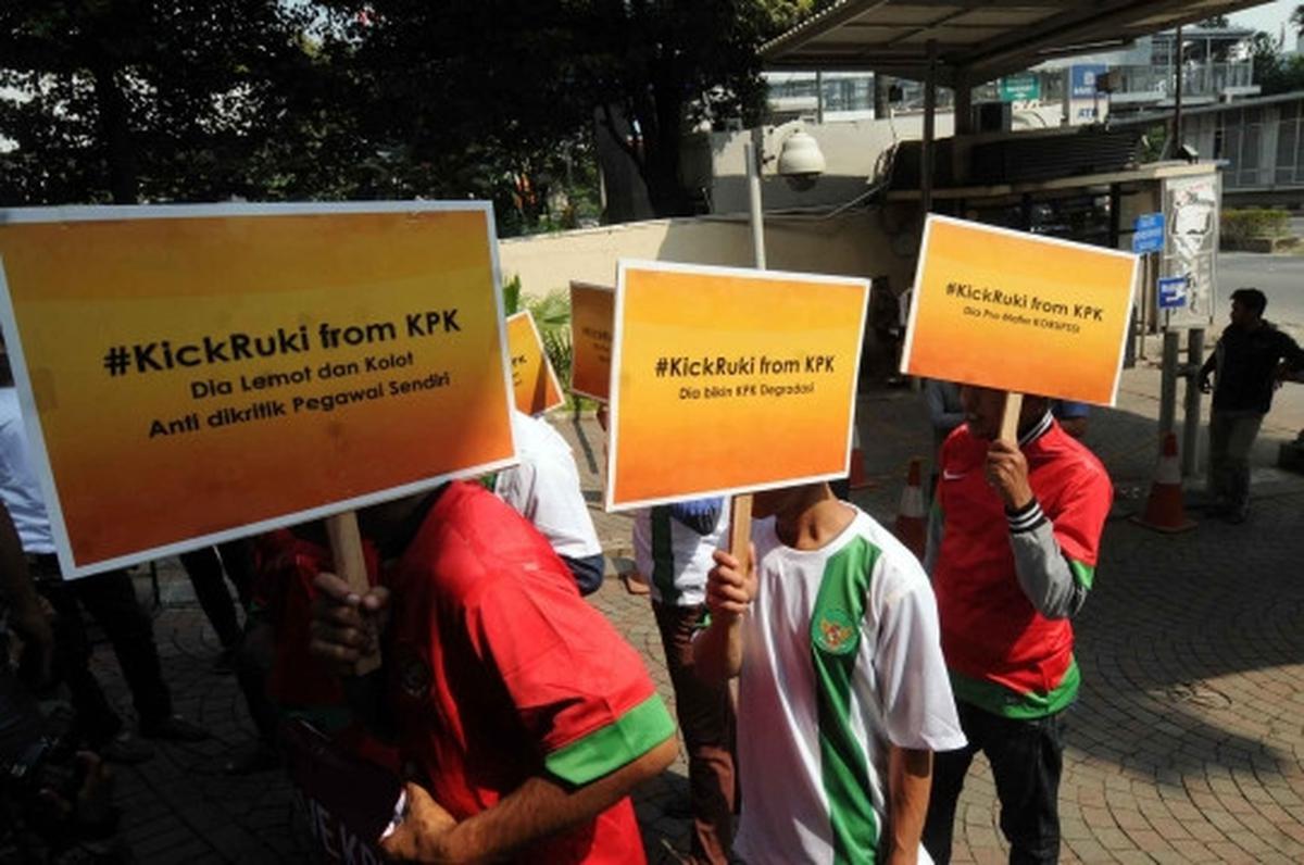 Aksi suporter tuntut KPK bongkar kasus korupsi PSSI