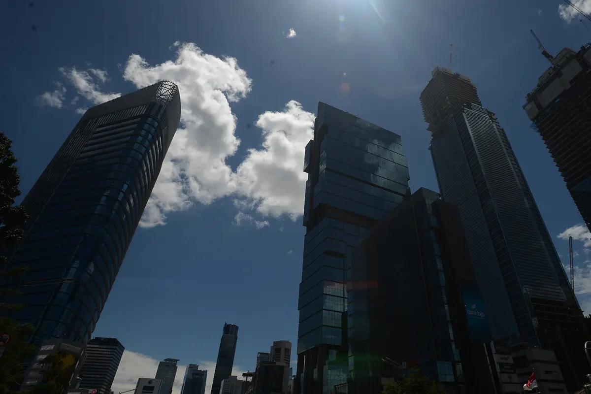 Langit Biru Hiasi Jakarta