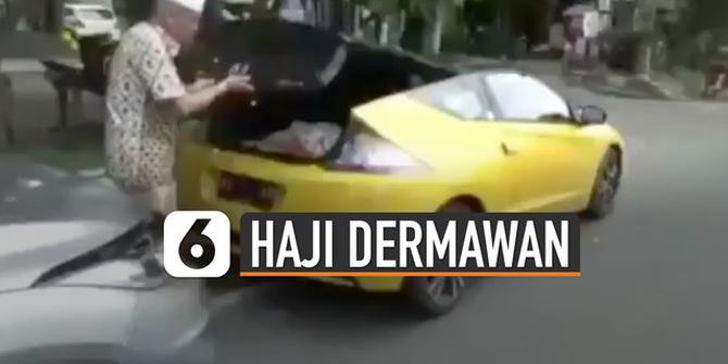 VIDEO: Viral Pak Haji Dermawan Bagi-Bagi Sembako