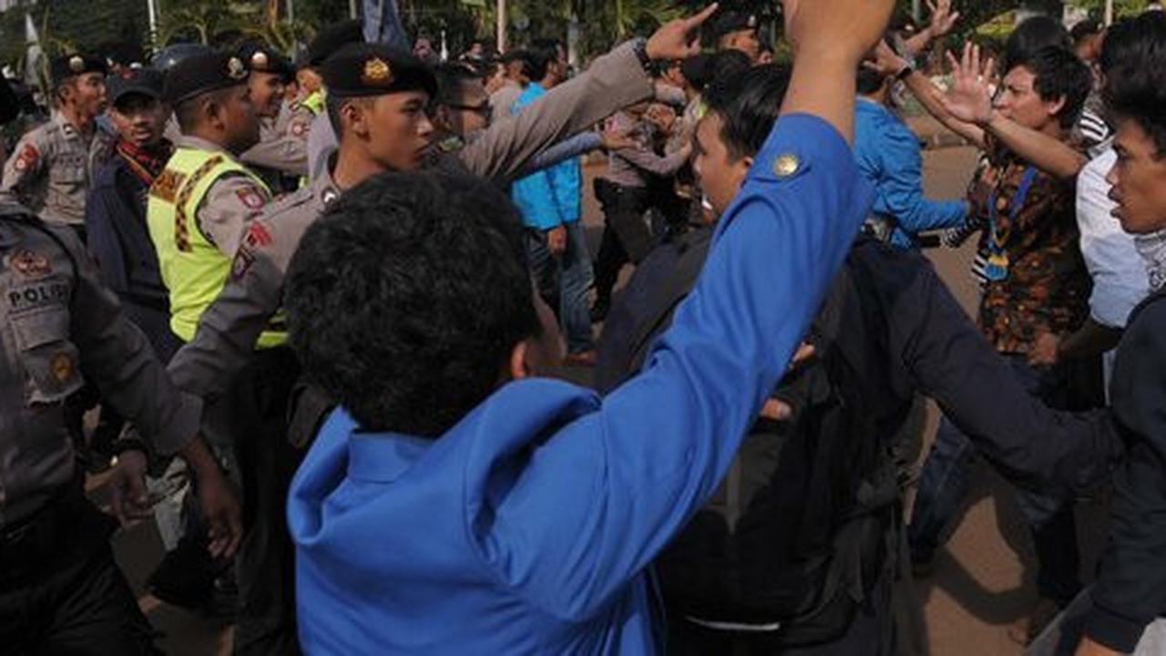 Demo mahasiswa di Jambi kritik setahun Jokowi-JK berakhir ricuh
