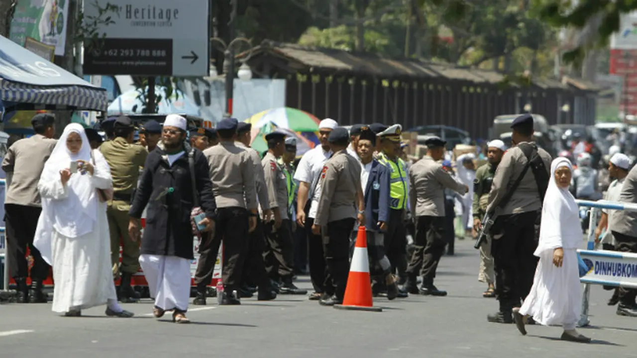 Peserta Aksi Bela Rohingya