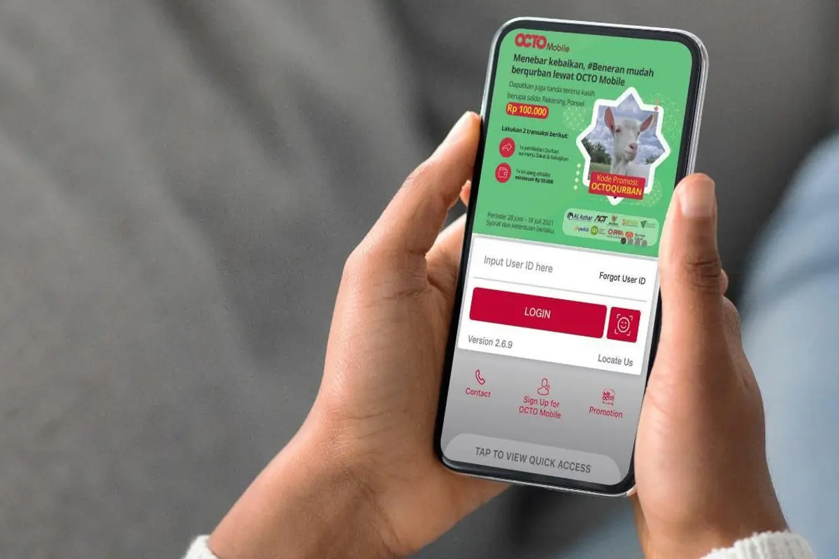 Nasabah melakukan pembayaran hewan qurban menggunakan OCTO Mobile.
