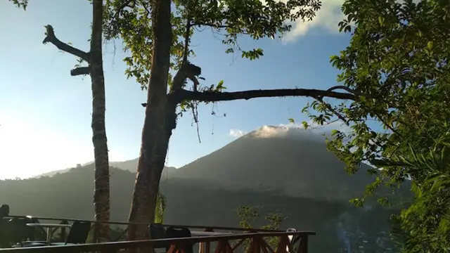 Cafe dan Resto Berpanorama Gunung Lokon dan Danau