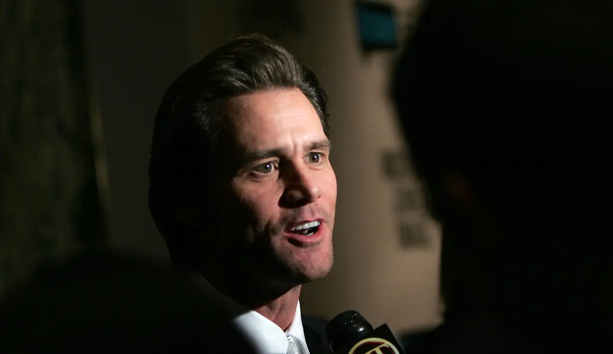 Usai ayah Jim Carrey dipecat, ia pun menjadi miskin.  Keluarganya pun tinggal di van dan berhenti sekolah pada usia 15 tahun. (SCOTT GRIES / GETTY   IMAGES NORTH AMERICA / AFP)