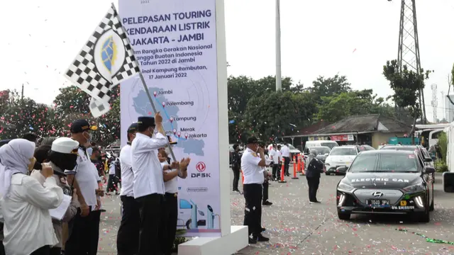 Kementerian Perhubungan menggelar kegiatan Touring Mobil Listrik dari Jakarta menuju ke Jambi.