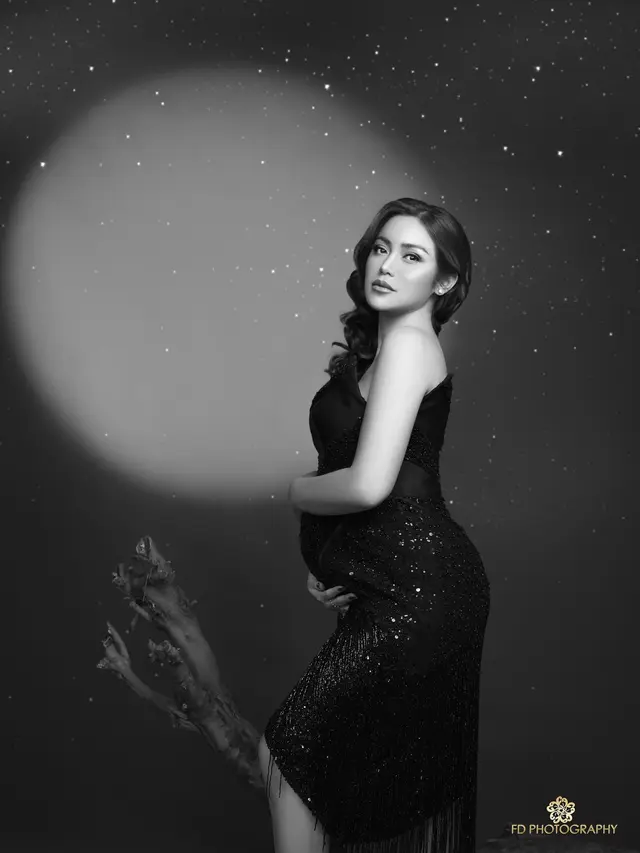 7 Maternity Shoot Jessica Iskandar di Kehamilan Ketiga, Tampil Anggun Dress Hitam