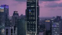 Gedung Menara Astra setinggi 260 meter yang terletak di Jalan Jendral Sudirman, Jakarta (20/2). Gedung ini dibangun dengan standar internasional Green Mark Platinum. (Liputan6.com/HO/Ilham)