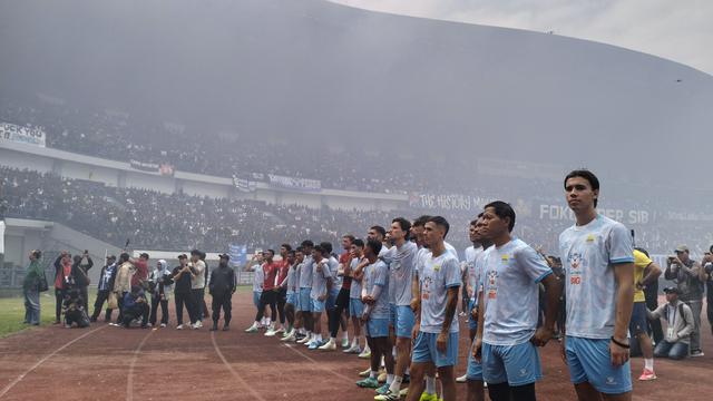 Jelang Duel Panas Kontra Persija, Ribuan Bobotoh Padati GBLA, Kobarkan Semangat!