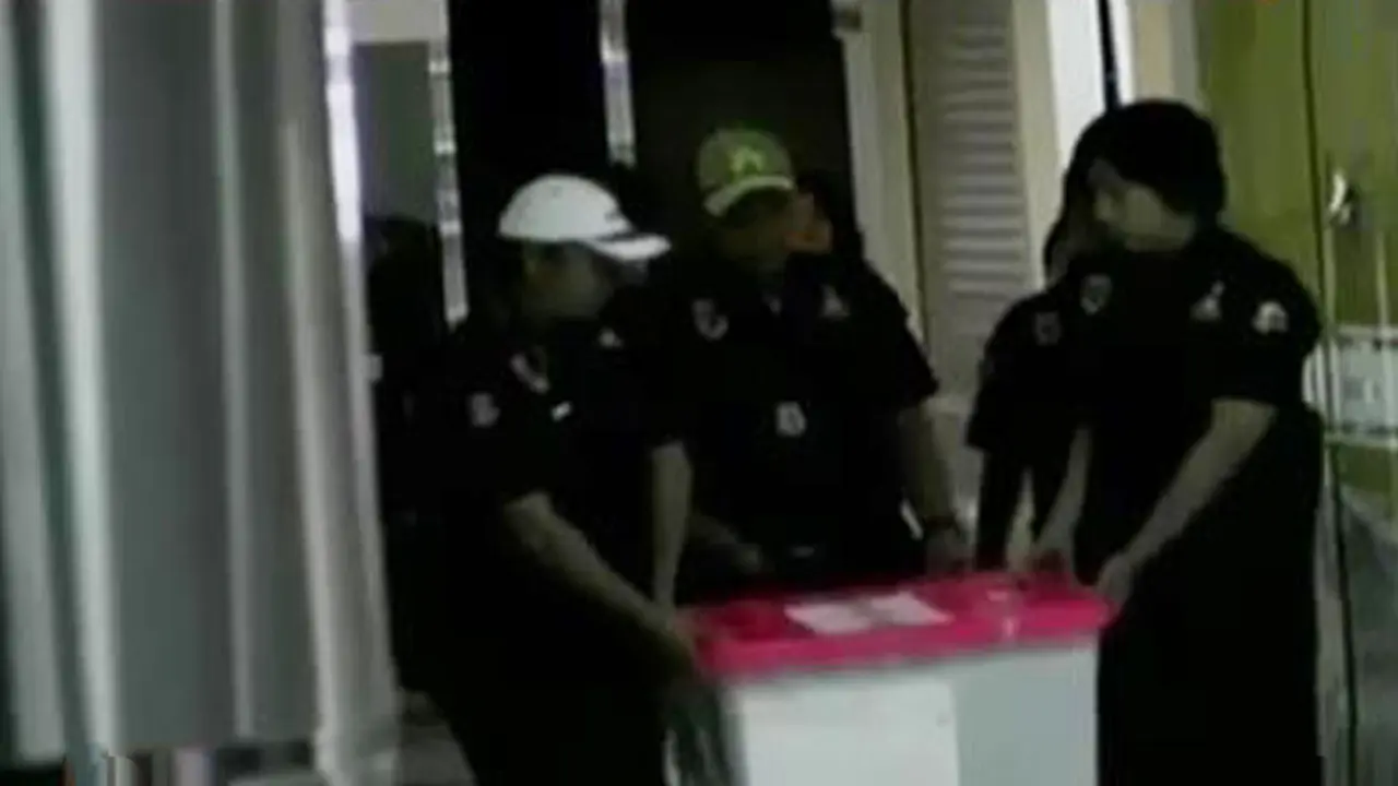 VIDEO: 8 Jam Geledah RSCM, Bareskrim Sita 14 Dokumen