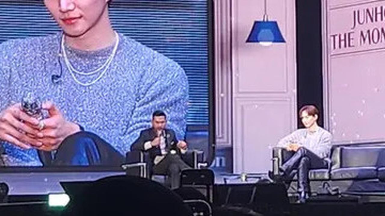 Lee Junho Cedera Ligamen, Tetap Hadiri Fan Meeting di Jepang Meski Jalan Dibantu Kruk