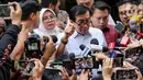Yasonna H Laoly keluar dari gedung KPK pukul 16.46 WIB. (Liputan6.com/Herman Zakharia)