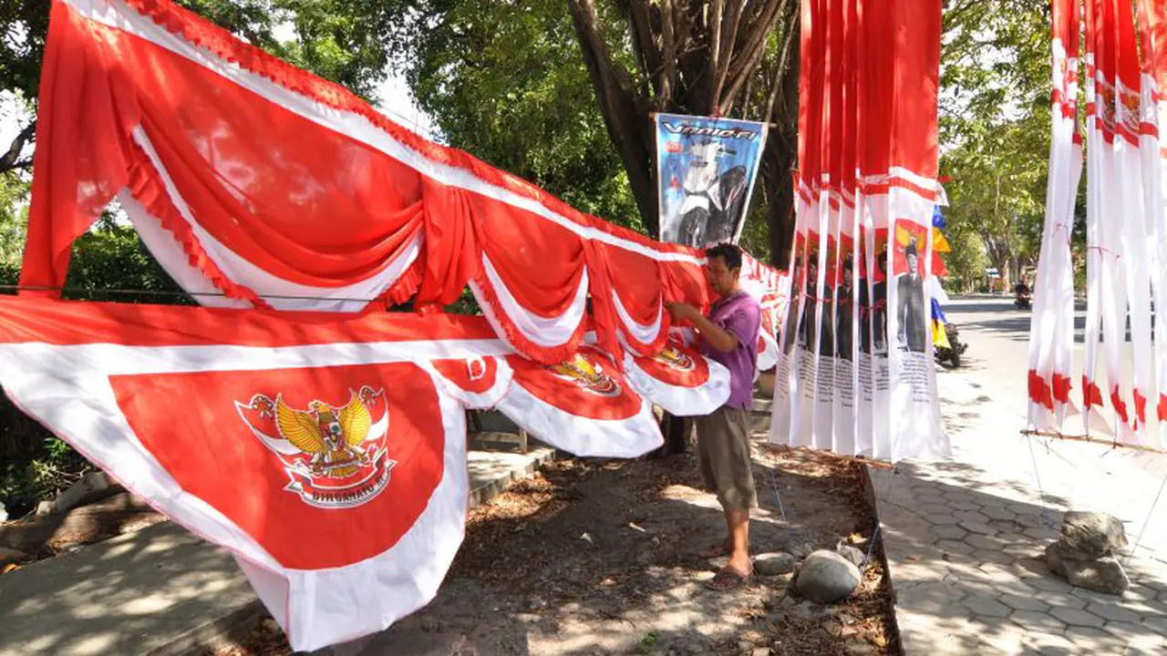 Penjual bendera di Palu