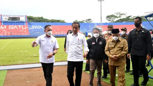 Presiden Jokowi bersama Ketua PSSI, Mochamad Iriawan.