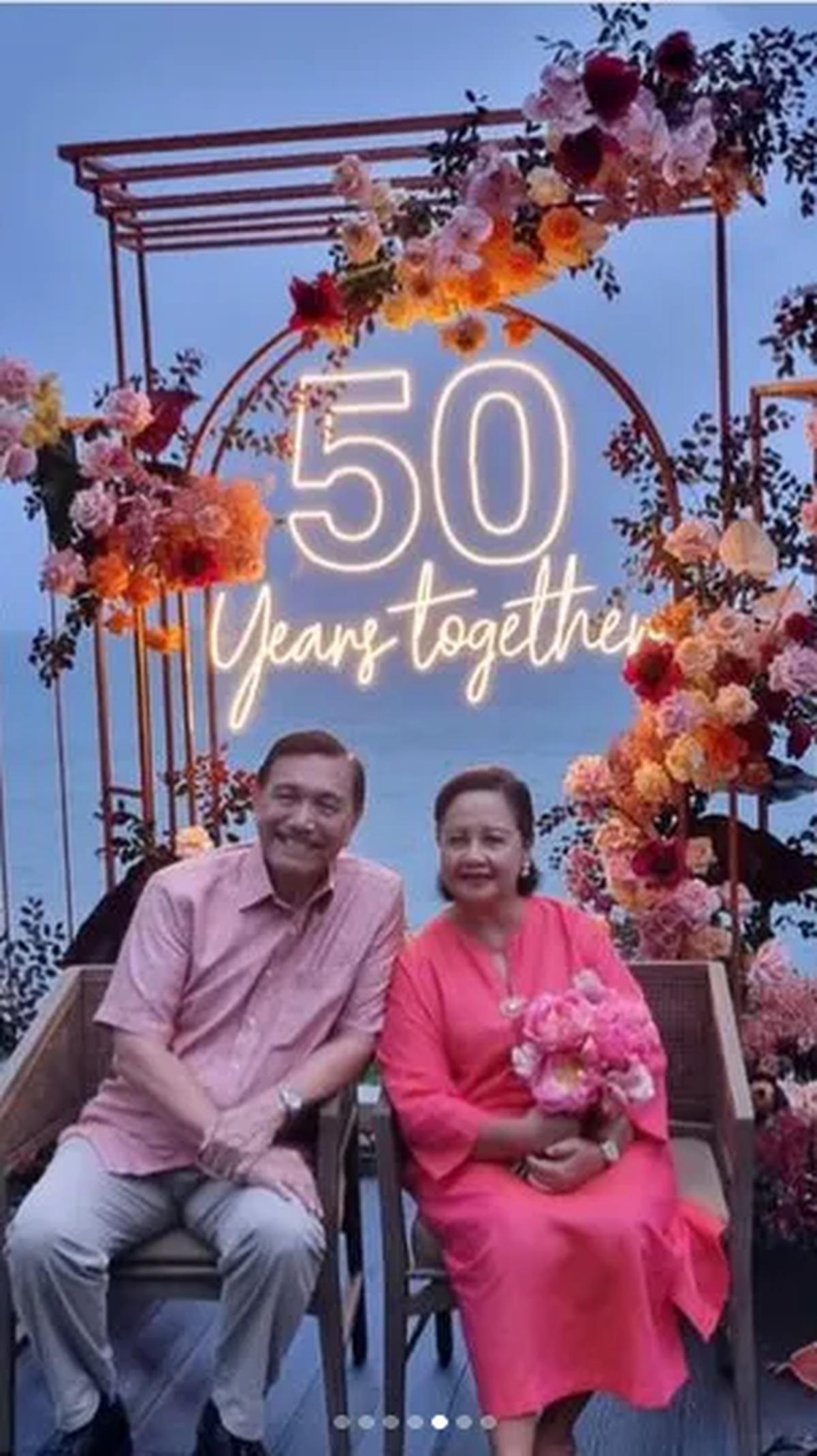 Unggahannya itu bertepatan dengan Wedding Anniversary kedua orang tuanya beberapa waktu lalu. <br>
