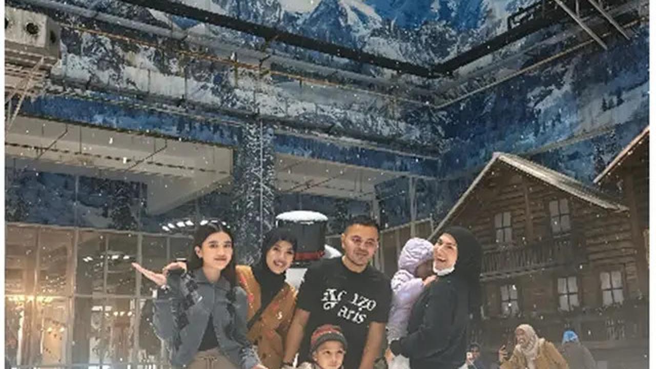 6 Potret Irish Bella Ajak Empat Anaknya Main di Snow World, Akhirnya Kumpul Bareng