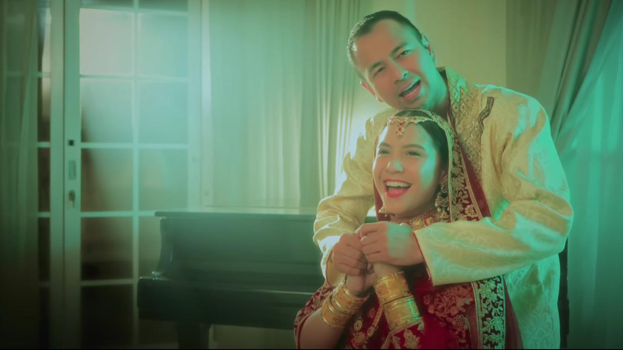 Potret Romantis Raffi Ahmad dan Nagita Slavina Pakai Baju India di Video Klip Terbaru Dewa 19