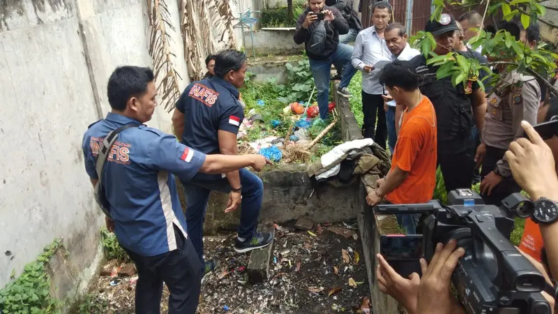 Pelaku membakar barang bukti