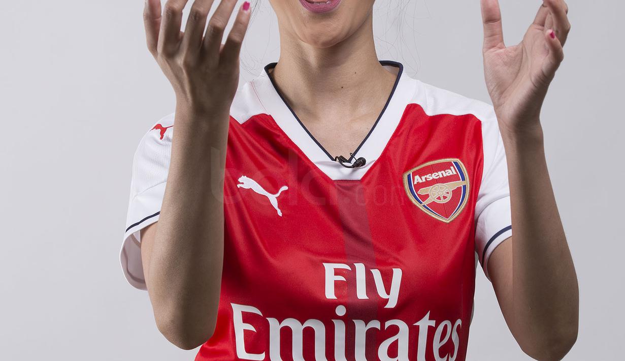 Pengalaman menjadi penyiar radio membantu Olivia Fendry saat tampil di depan kamera. (Bola.com/Peksi Cahyo)