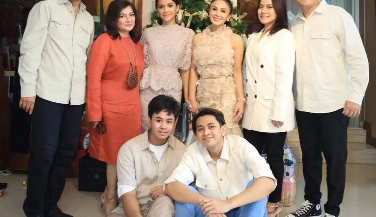 <p>Kakak kandung Krisdayanti tersebut pun bersyukur bahwa masih bisa menjaga hubungan baik dengan seluruh keluarga dari mantan suaminya Henry Siahaan. (FOTO: instagram.com/yunishara36/)</p>