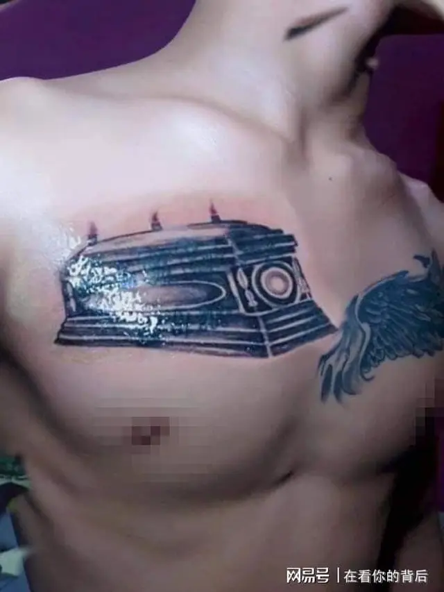 Buat Tato Nama Pacar di Dada, Usai Putus Pria Ini Ganti Jadi Gambar Peti Mati
