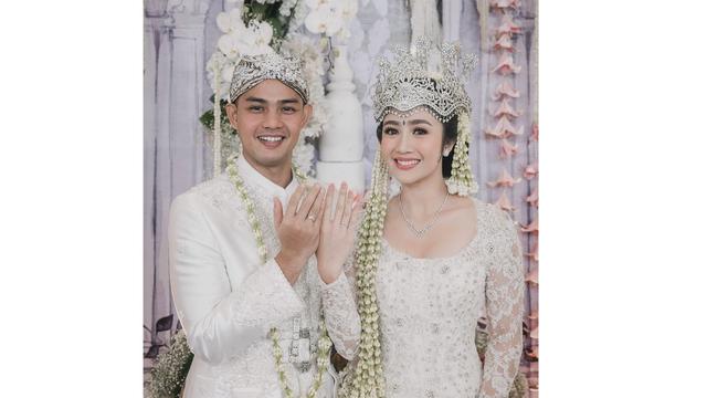 Potret Febby Rastanty Kenakan Singer Sunda Saat Akad