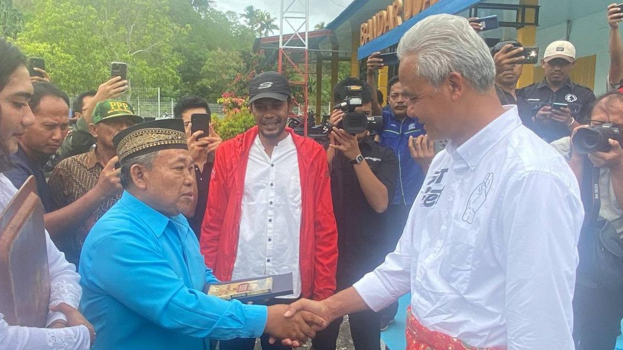 Warga berharap buku tersebut dapat menjadi modal Ganjar mengembangkan Banda Neira  apabila menjadi presiden<br>
