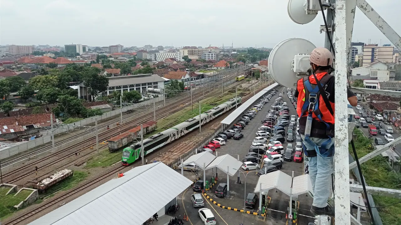 BTS XL Axiata di Stasiun Tugu Yogyakarta