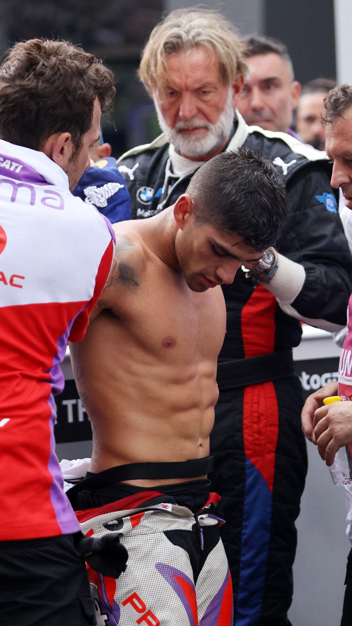 Balapan di Asia memang selalu menuntut fisik ekstra prima. Pada seri ke-13 MotoGP India di Sirkuit Internasional Buddh yang baru dibangun itu diselimuti suhu panas luar biasa pada hari Minggu (24/09/2023).<br>
