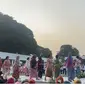 Sejumlah jurnalis dan pemimpin redaksi wanita hadir dengan mengenakan kebaya yang beraneka ragam saat&nbsp;pertunjukkan Istana Berkebaya, Minggu (6/8/2023). (Liputan6.com/Muhammad Radityo Priyasmoro)