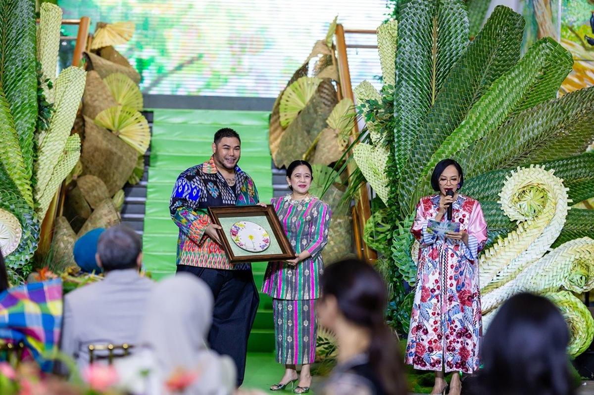 Ketua DPR RI Puan Maharani menghadiri peluncuran lini fashion wastra nusantara baru bertajuk NusaNova