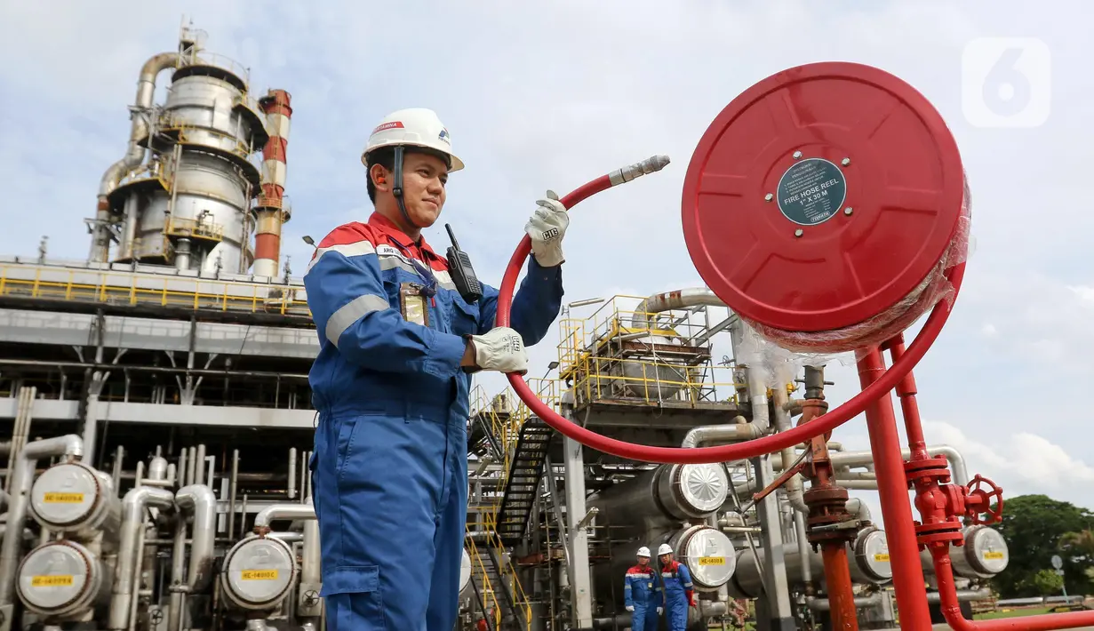 Sepanjang 2024, PT Kilang Pertamina Internasional (KPI) unit III Plaju memproduksi 751 juta liter BBM untuk mesin bensin atau BBM jenis gasoline. (Liputan6.com/Herman Zakharia)