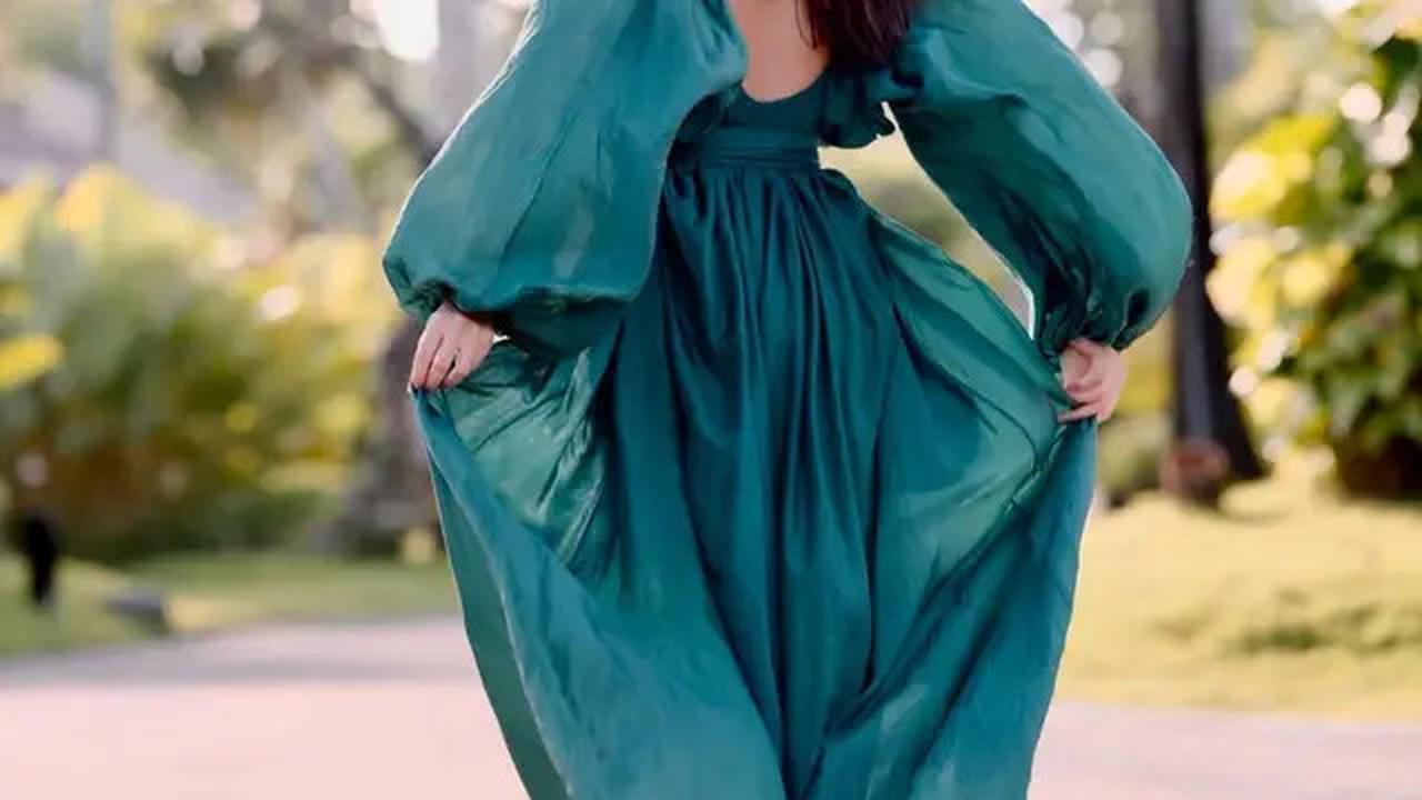 7 Inspirasi Outfit Warna Hijau Ala Elvira Devinamira, Pilihan di Cannes 2025 Curi Perhatian