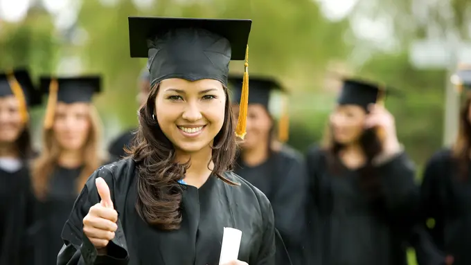 Baru Lulus? Gunakan Uangmu Buat 3 Hal Penting Ini