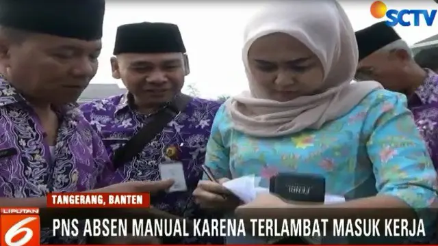 Sanksi yang akan diterima oleh PNS yang melanggar berupa teguran lisan atau tertulis, penurunan pangkat, dan tidak dibayarkan tunjangannya.