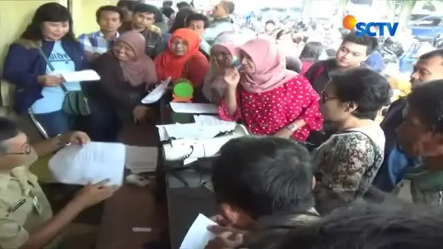 Puluhan gelandangan dan pengemis yang terjaring razia Satpol PP Pemkot Surabaya dipulangkan ke asal.
