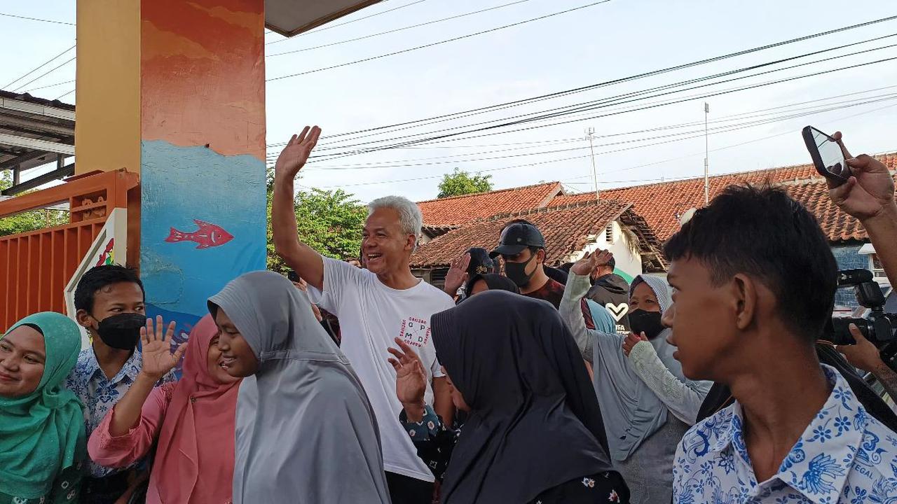 Kepada masyarakat yang dia temui di jalan pun Ganjar meminta agar selalu hidup sehat.