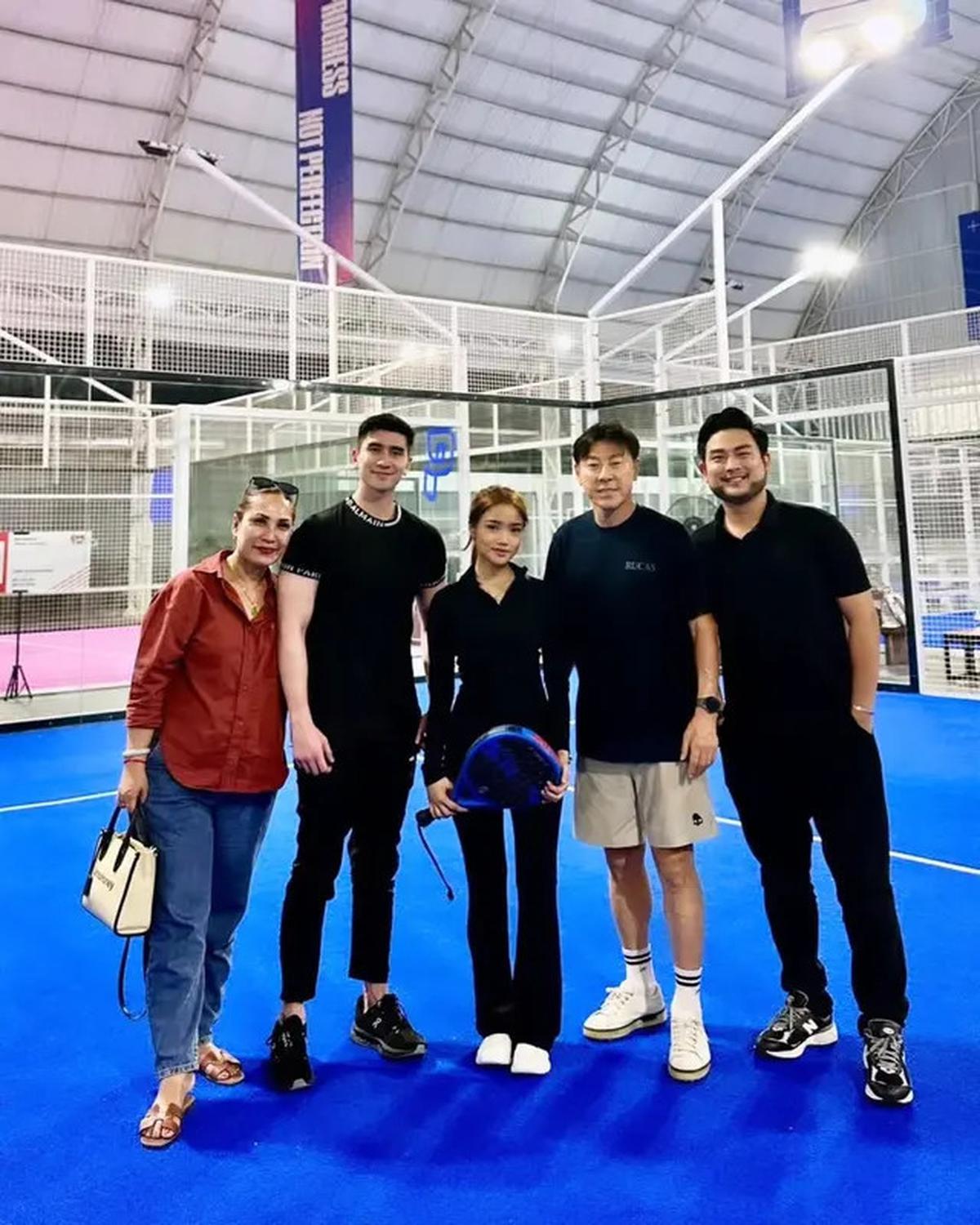 7 Potret Fuji dan Verrell Olahraga Bareng Shin Tae-yong, Diajari Tren Velocity