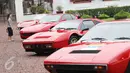 Ferrari Indonesia memboyong 10 mobil klasik dari pengguna Ferrari di Indonesia, di Gedung Arsip Nasional, Jakarta, Selasa (14/3). Kehadiran mobil klasik itu sebagai simbol perayaan hari lahir si kuda jingkrak itu yang ke-70. (Liputan6.com/Angga Yuniar)
